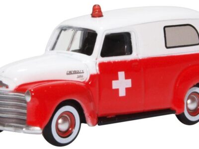 Oxford Diecast 87CV50001 Chevrolet Panel Van 1950 Ambulance.